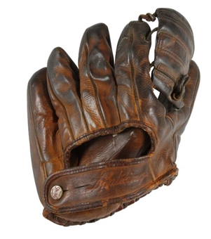 Vintage 1940’s-50’s Era Joe DiMaggio Spalding 133 Model Baseball Glove
